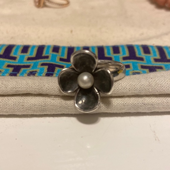 Flower Pearl ring Size 7